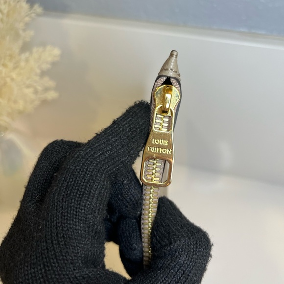 🎀 Louis Vuitton Turtle Dove Monogram Giant Empreinte Leather Neverfull Pochette - Picture 5 of 15